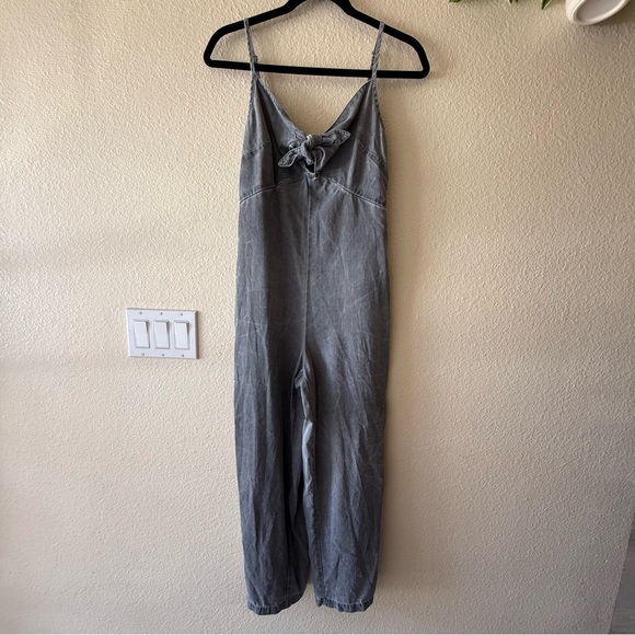 Old Navy Sleeveless Tie-Front Jumpsuit - Size XS - Picture 4 of 10
